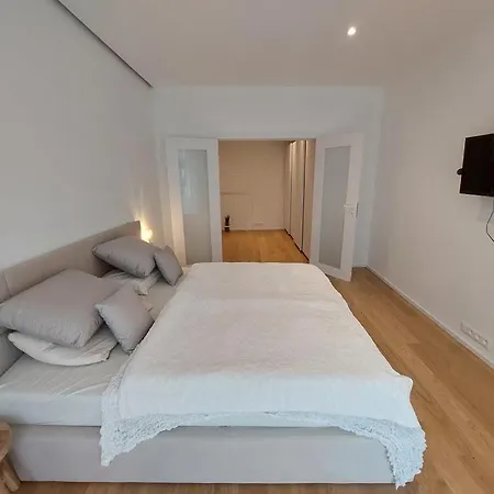 Peaceful Modern Residance Near Center Apartment *