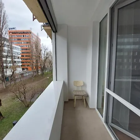 Peaceful Modern Residance Near Center